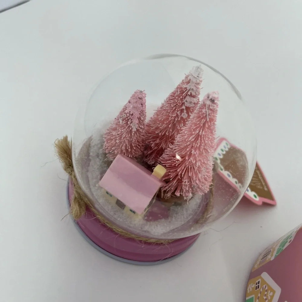Snow Globe Candle Peppermint Buttercream Limited Edition Christmas Holiday 7.1oz - Picture 9 of 9